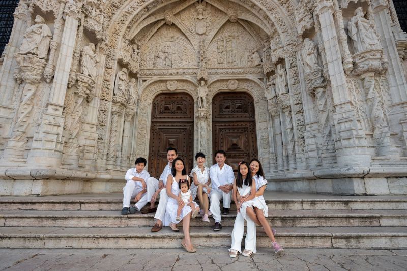 Sunrise family photo shoot at Jeronimo Monastery
