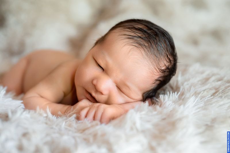 Baby August. Maternity and newborn photo shoots in Lisbon